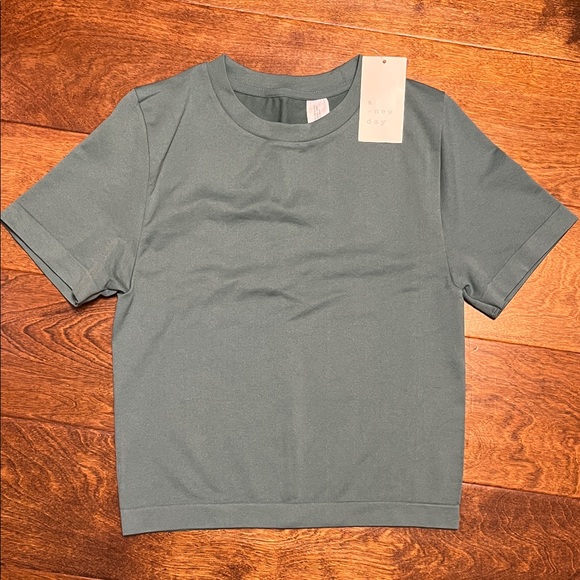 a new day Tops - NWT A New DayShort Sleeve Performance Tee